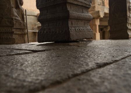 ستون معلق معبد لِپاکشی ویرابادرا در هند