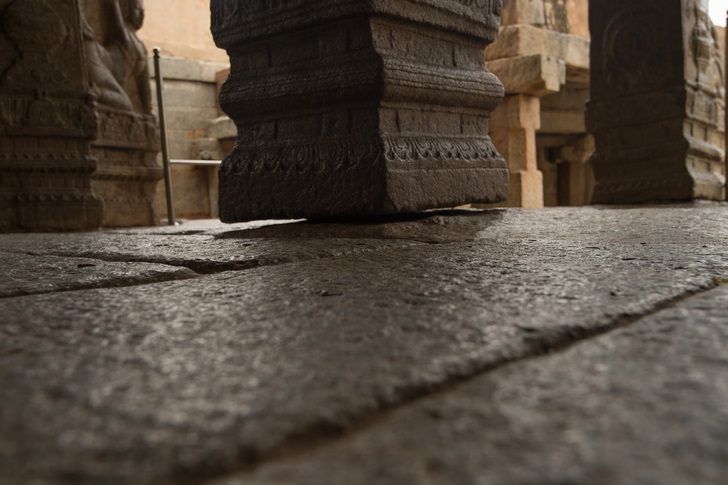 ستون معلق معبد لِپاکشی ویرابادرا در هند