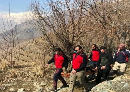 عملیات شبانه نجات مرد ۴۶ ساله سقوط کرده از ارتفاع در امامزاده جنگل رنگو گرگان