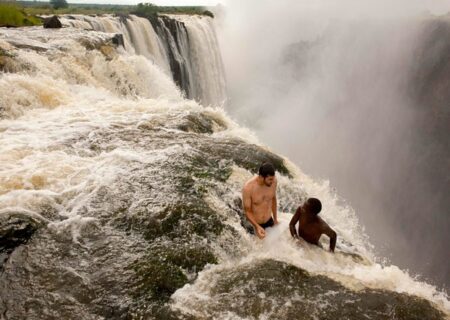 استخر شیطان آبشار ویکتوریا بدون شک ترسناک ترین استخر دنیاست!