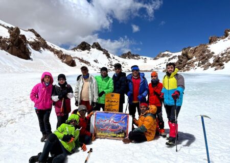 صعود تیم کوهنوردی باشگاه هدف میناب به قله سبلان