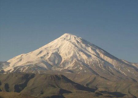 انتقاد نسبت به ساخت سازه‌های کوهنوردی درارتفاعات قله دماوند