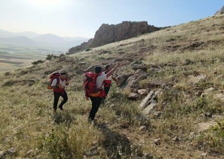 امدادرسانی هلال‌احمر به ۵ کوهنورد گرفتار در کوه پرآو انجام شد