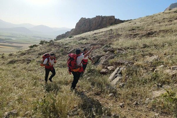 امدادرسانی هلال‌احمر به ۵ کوهنورد گرفتار در کوه پرآو انجام شد