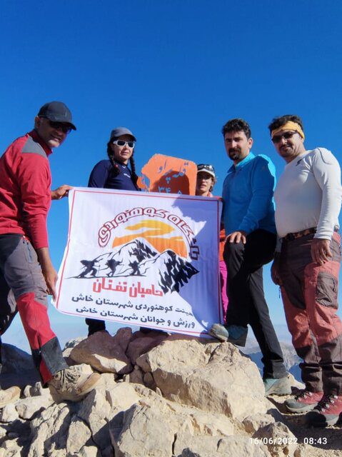 صعود گروه کوهنوردی باشگاه حامیان تفتان به قله پراو بام کرمانشاه