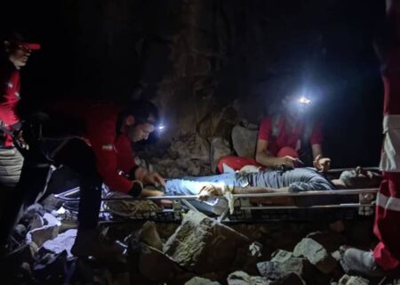 نجات جان مرد ۴۴ ساله در ارتفاعات شمالی کاشمر توسط تیم های امدادونجات هلال احمر