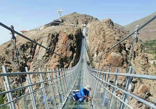 نخستین پل معلق شیشه ای ایران