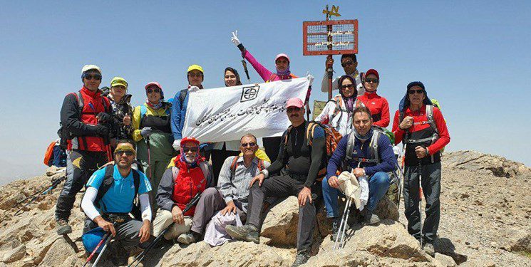 کوهنوردان به بام استان سمنان صعود کردند