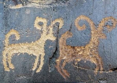 کشف سنگ نگاره‌های باستانی در ارتفاعات جنوب شهر مشهد