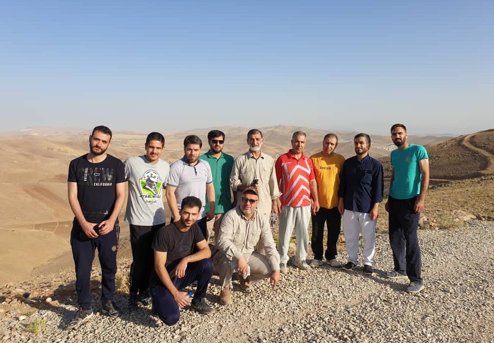 صعود کارکنان اداره‌کل حفظ آثار دفاع مقدس کرمانشاه به قله سراب