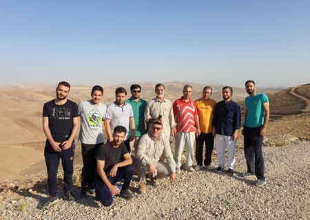 صعود کارکنان اداره‌کل حفظ آثار دفاع مقدس کرمانشاه به قله سراب