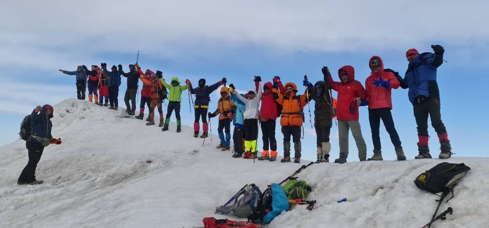 کوهنوردان مینابی به قله آرارات کشور ترکیه صعود کردند
