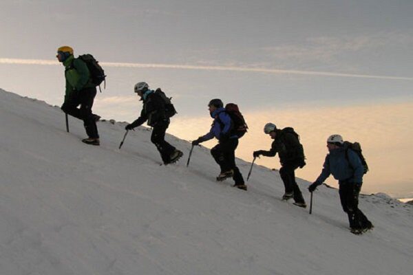 تلاش کوهنوردان خوزستانی برای فتح قله کازبک گرجستان