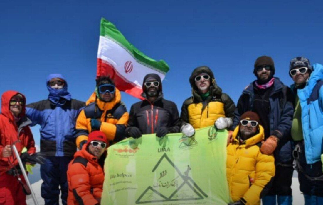 تیم «پارس‌آباد مغان» بر فراز بلندترین قله اروپا