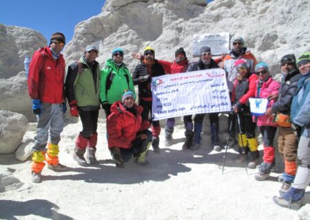 صعود کوهنوردان باشگاه آرمین بندرعباس بر بام ایران