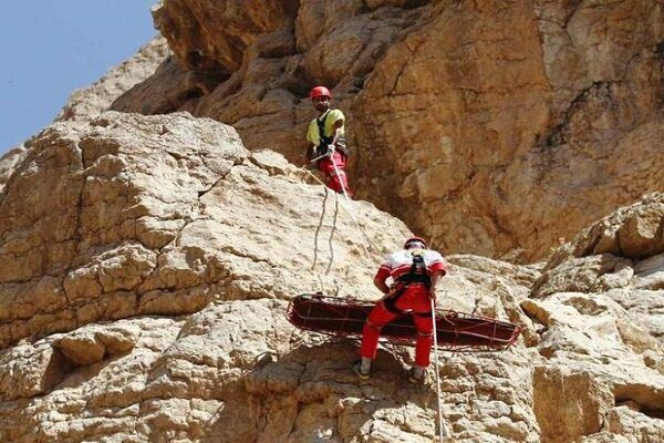 پلیس به دنبال کشف علت سقوط کوهنورد فوت‌شده در ارتفاعات عظیمیه