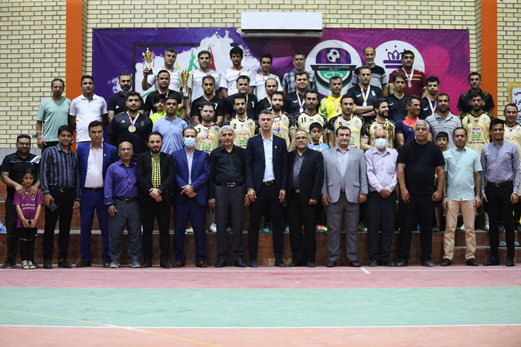اختتامیه مسابقات مینی فوتبال کارکنان دولت بمناسبت گرامیداشت هفته دولت در بوشهر برگزار شد