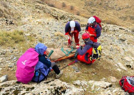 کوهنورد ۵۶ ساله گرفتار در ارتفاعات نقده نجات یافت