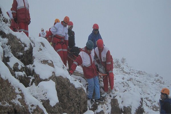 نجات ۹ کوهنورد آسیب‌دیده در ارتفاعات کبیرکوه ایلام