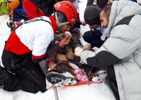کوهنورد شاهین‌دژی از مرگ نجات یافت