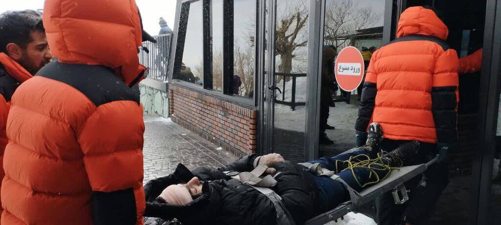 سقوط وحشتناک یک کوهنورد در ایستگاه ۵ توچال از ارتفاع چهار متری | آخرین وضعیت حال او از زبان سخنگوی آتش نشانی