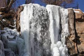 آبشار یخ زده گنجنامه همدان ایمن نیست