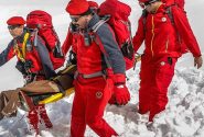 جسد کوهنورد کرمانشاهی کماکان در «پرآو» است/ هلال احمر: احتمال ریزش بهمن مانع انتقال جسد شده است