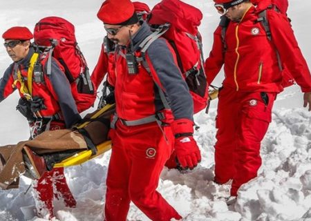 جسد کوهنورد کرمانشاهی کماکان در «پرآو» است/ هلال احمر: احتمال ریزش بهمن مانع انتقال جسد شده است
