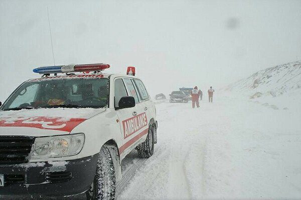 ۲ کوهنورد گرفتار در برف و کولاک در کردستان نجات یافتند