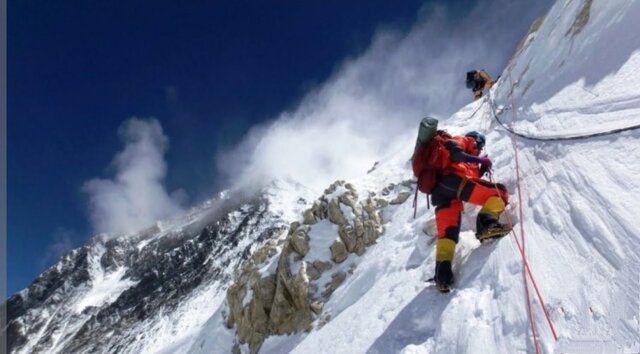 نجات ۲ کوهنورد گرفتار برف و کولاک در کردستان