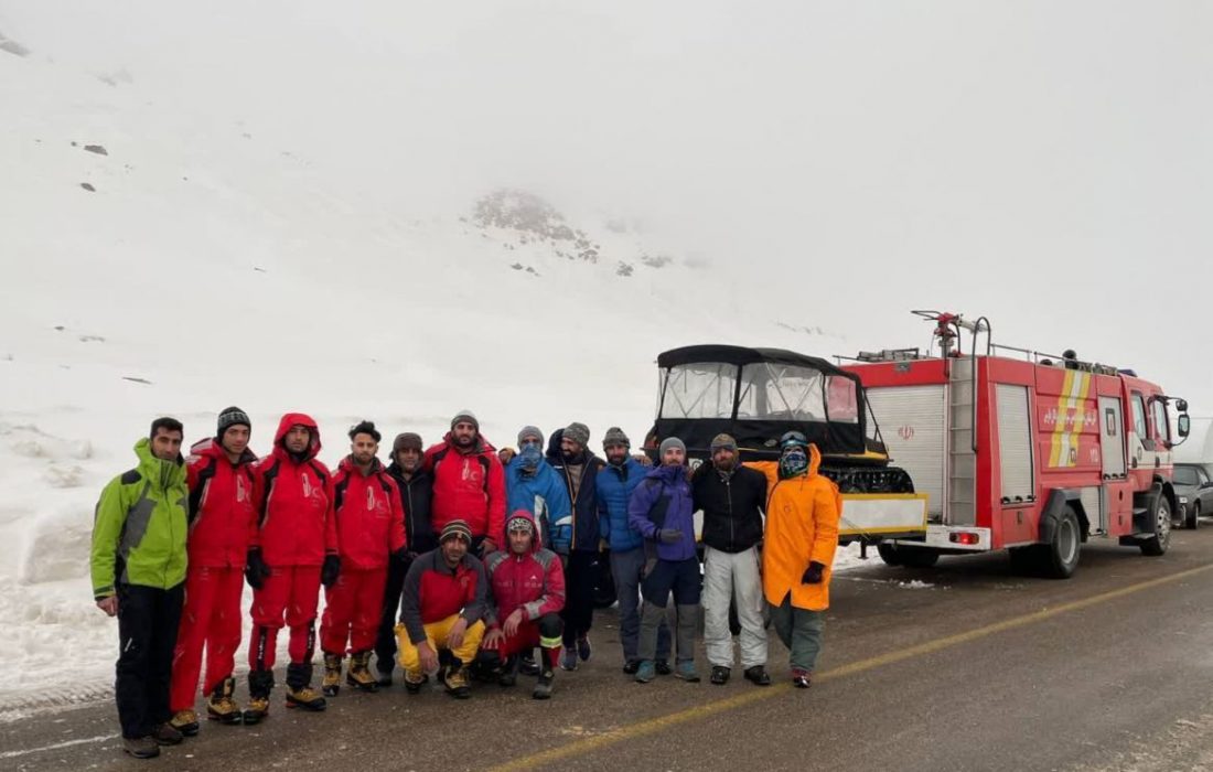 نجات ۳ کوهنورد گرفتار در برف و کولاک سپیدان
