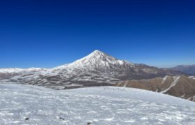 قله زیبای دماوند از خط‌الراس دوبرار