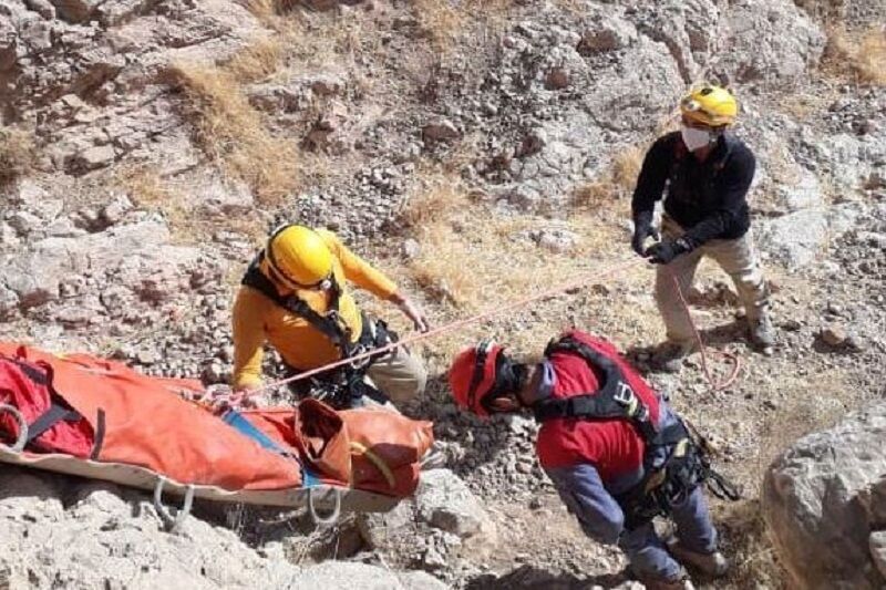 مرگ یک زن در پی سقوط از کوه در جم