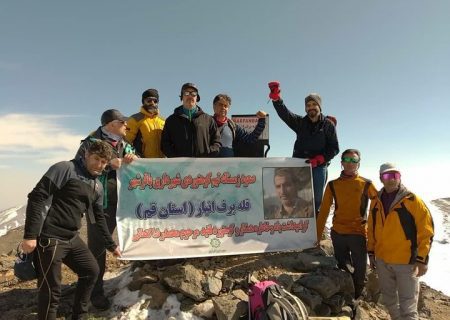 تیم کوهنوردی شهرداری باقرشهر قله برف انبار را فتح کرد