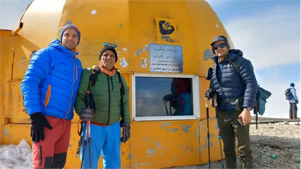 صعود رئیس انجمن کوهنوردی کارگران استان یزد به قله ۳۹۶۴ متری توچال