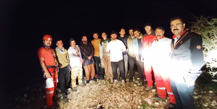 نجات ۲ کوهنورد مصدوم در کوههای سادات محمودی