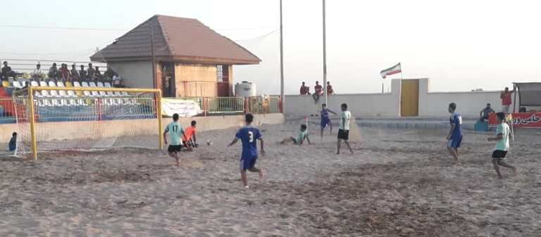 ناظر فدراسیون فوتبال ورزشگاه ساحلی گناوه را برای میزبانی لیگ کشور تائید کرد