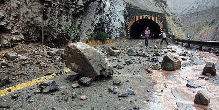 خطر ریزش سنگ در محورهای کوهستانی استان تهران