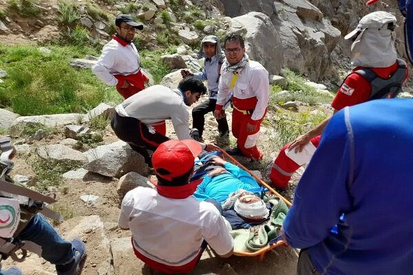 نجات کوهنورد مصدوم در ارتفاعات طزرجان/افزایش حوادث کوهستانی یزد