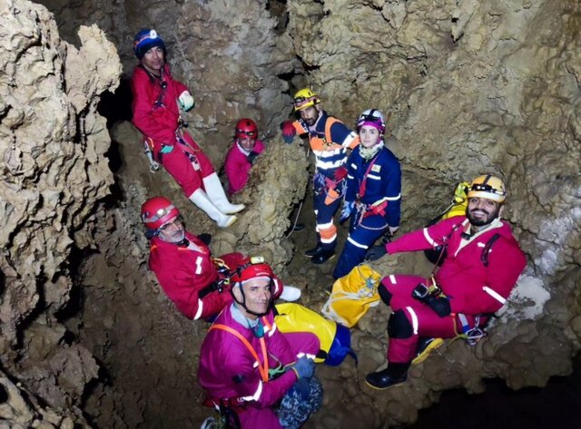 ‌پیمایش غار “اَنگِره مینو” فارس توسط غارنوردان خوزستانی