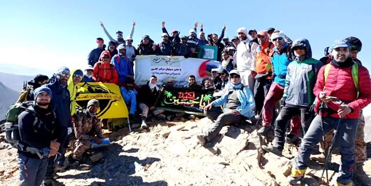 صعود ۸۵ کوهنورد بسیجی به قلل مرتفع شمال شرق کشور