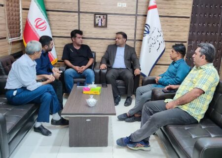 نشست اعضای کانون هواداران شاهین تابان با سرپرست اداره کل ورزش و جوانان استان بوشهر