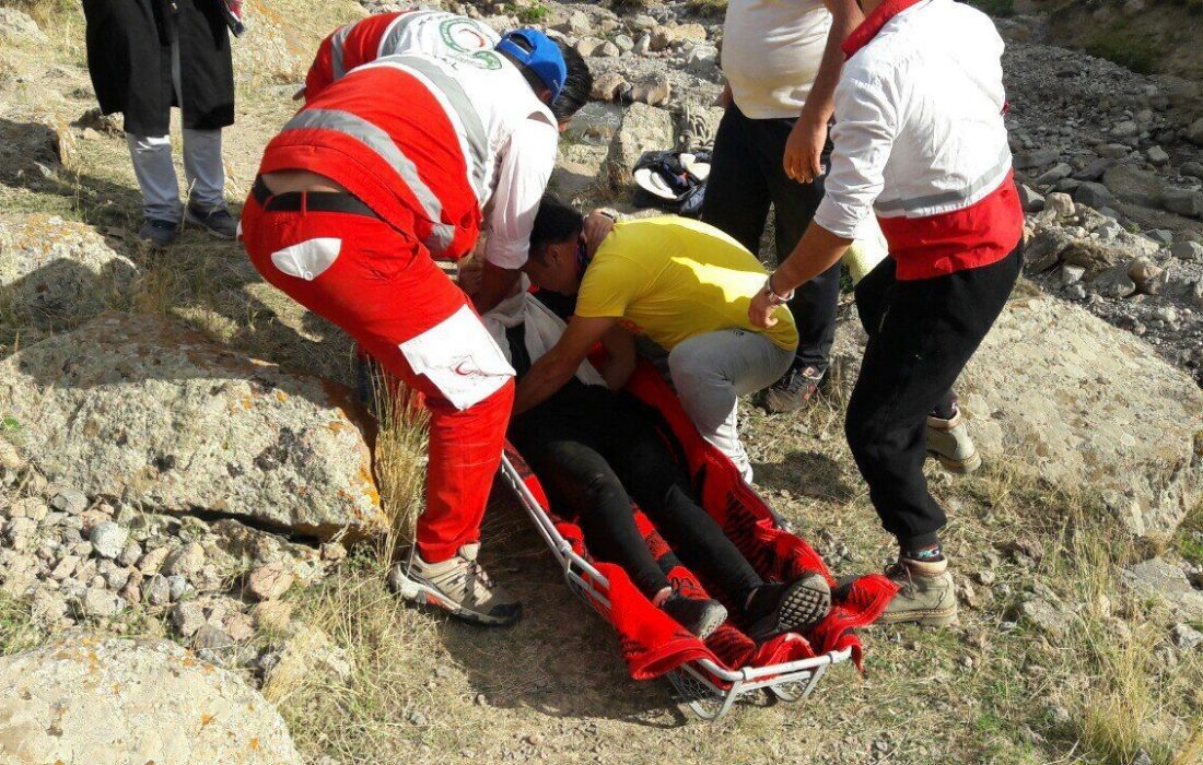 نجات چهار کوهنورد در کوه‌های گلخاری گناوه