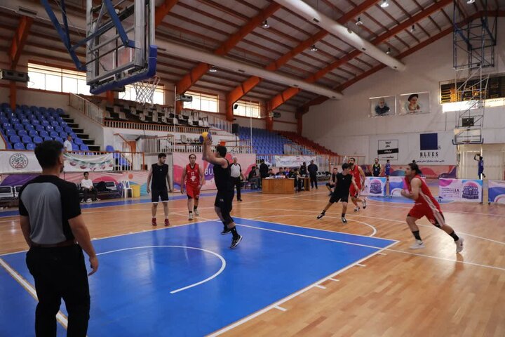 مسابقات بسکتبال سه نفره در سالن فجر بوشهر برگزار شد