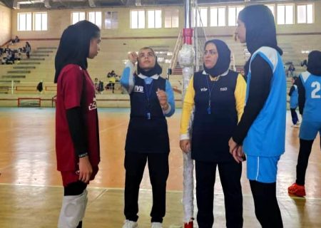 قضاوت بانوی خارگی در مسابقات والیبال لیگ نوجوانان بوشهر