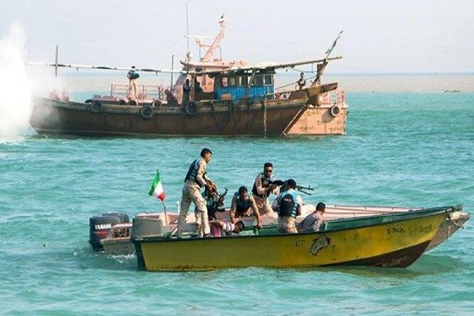 شناور حامل قاچاق در مرزهای آبی استان بوشهر توقیف شد