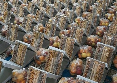توزیع ۱۰۰۰ بسته یلدایی بین نیازمندان دیری
