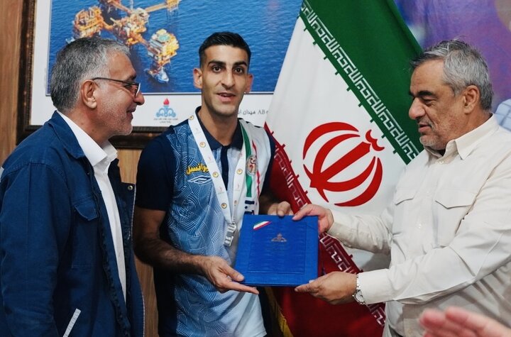 ملیپوش خارگی تجلیل شد