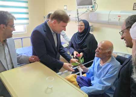 تجلیل از مقام شامخ پزشکان و عیادت از بیماران در خارگ توسط استاندار بوشهر