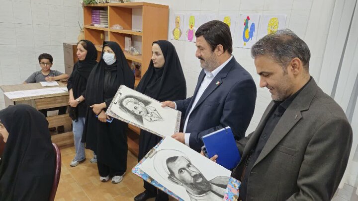 تجلیل از جایگاه هنرمندان در دیلم هنر ابزاری برای توسعه فرهنگی و اجتماعی